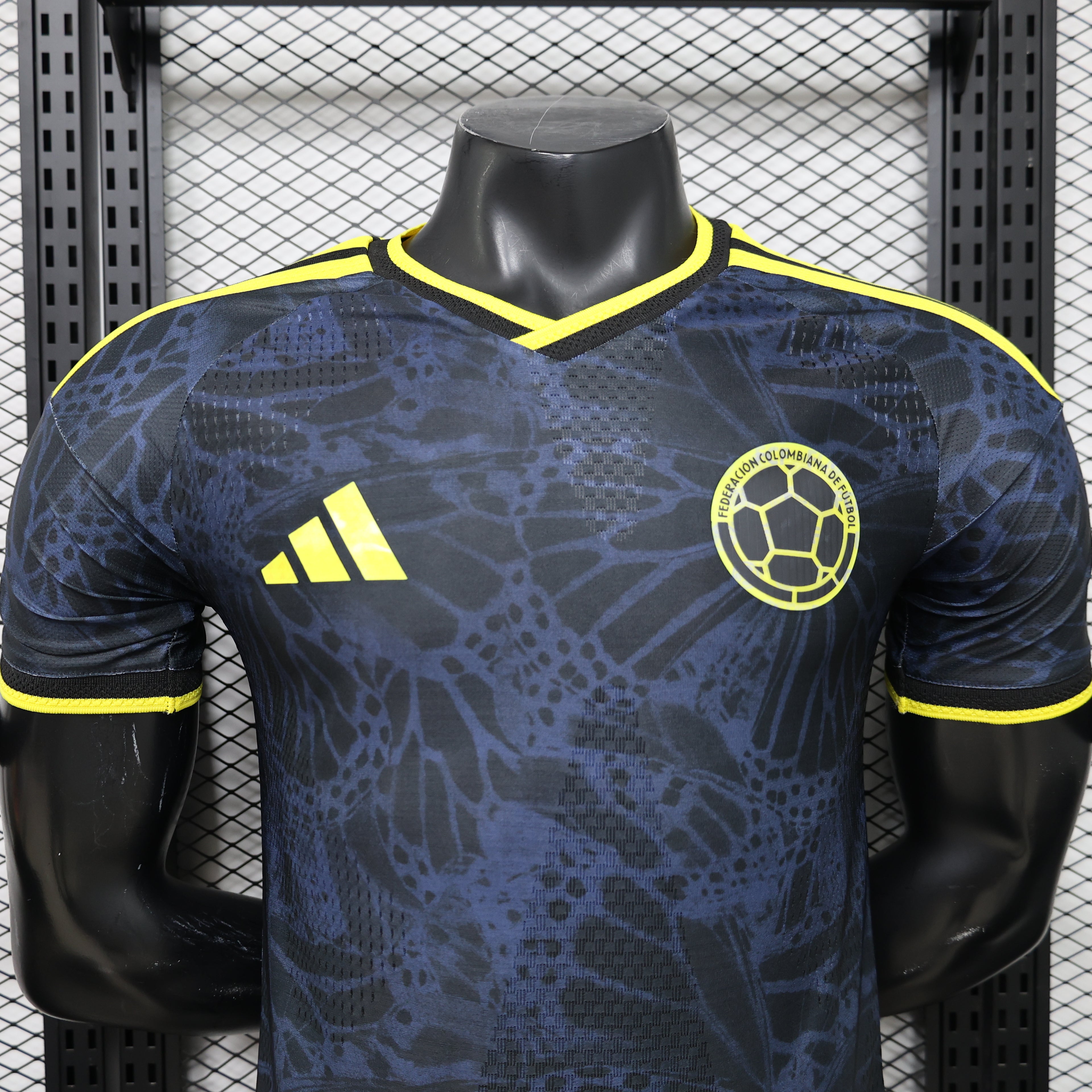 26 Colombia YELLOW VIPER